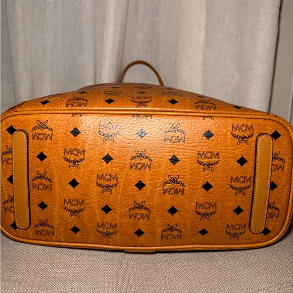 ‼️Buyers Appreciation‼️MCM Medium Vasetos Tote Bag - Picture 7 of 13